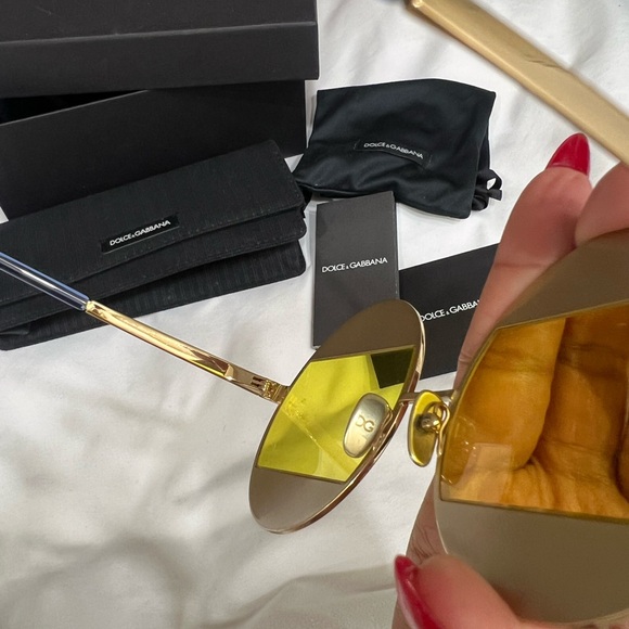 Dolce & Gabbana - Oval Metal Sunglasses with Crystals - Shiny Gold Multicolored - Picture 7 of 9